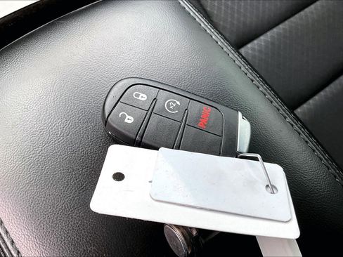 Used 2020 Jeep Grand Cherokee Laredo w/ 18" Wheel & 8.4" Radio Group image 12