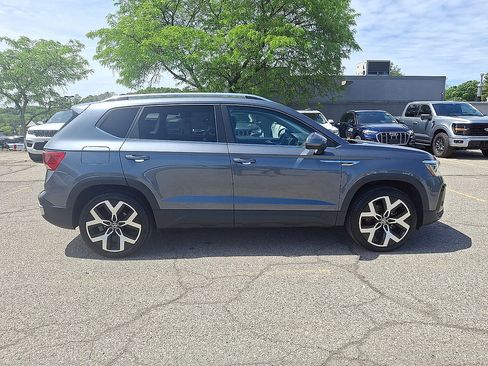 Used 2022 Volkswagen Taos SEL w/ Panoramic Sunroof Package AWD/4WD image 9