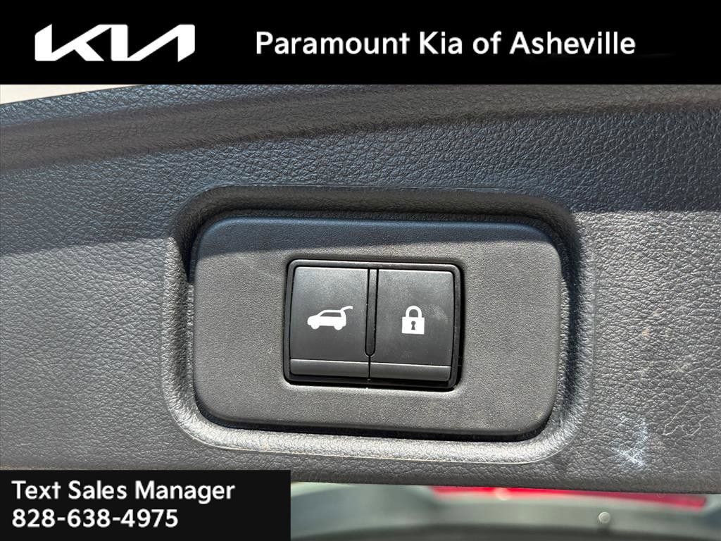 Used 2025 Nissan Pathfinder SL AWD/4WD image 28