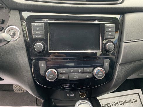 Used 2018 Nissan Rogue SV AWD/4WD image 13