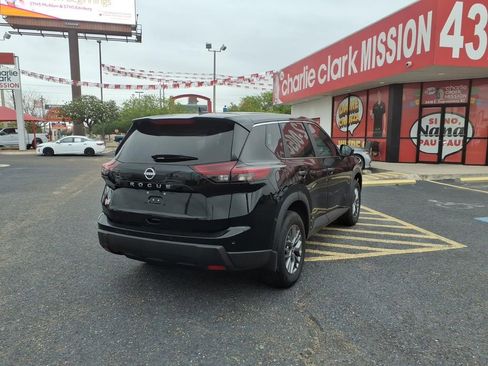 Used 2025 Nissan Rogue S image 5