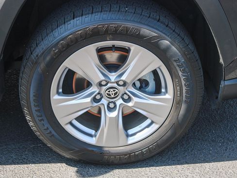 Used 2022 Toyota RAV4 XLE w/ Convenience Package image 11