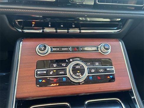 Certified 2023 Lincoln Aviator Reserve w/ Equipment Group 201A image 16