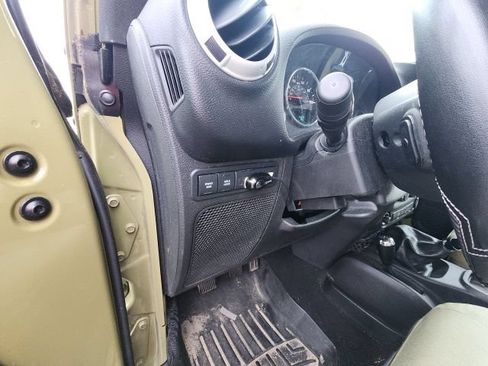 Used 2013 Jeep Wrangler Unlimited Rubicon AWD/4WD image 22