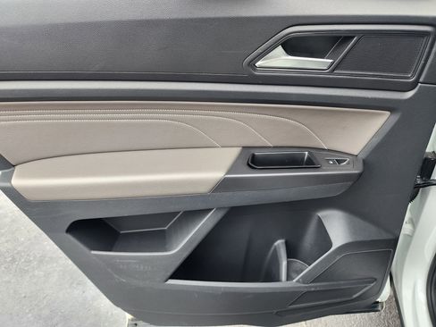 Used 2022 Volkswagen Atlas Cross Sport SEL R-Line image 8