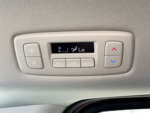Used 2025 Kia Carnival FWD image 26