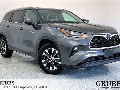 Used 2021 Toyota Highlander XLE image 1