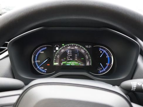 Used 2025 Toyota RAV4 XLE image 36