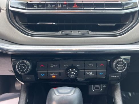 Used 2022 Jeep Compass Limited image 28