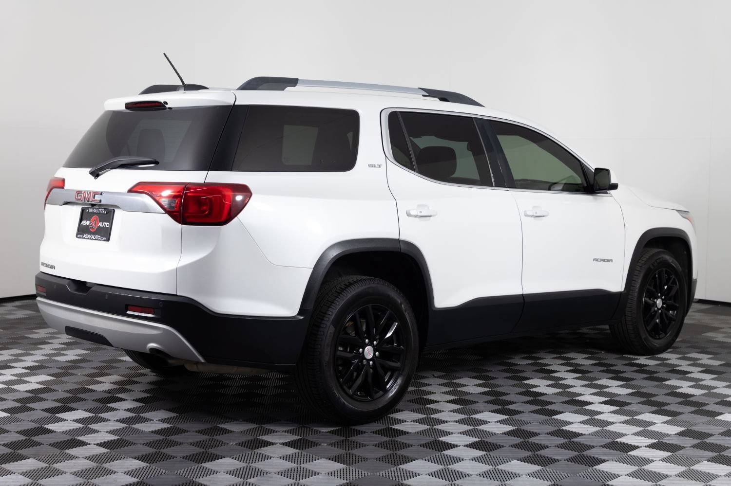 Used 2018 GMC Acadia SLT FWD image 8