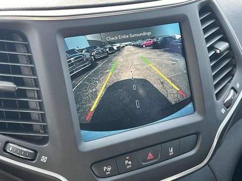 Used 2023 Jeep Cherokee Altitude Lux AWD/4WD image 24