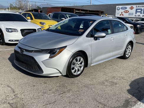 Used 2024 Toyota Corolla LE image 2