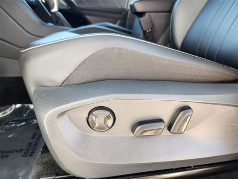 Used 2022 Volkswagen Tiguan SE R-Line image 7