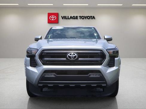 Certified 2025 Toyota Tacoma SR5 AWD/4WD image 8