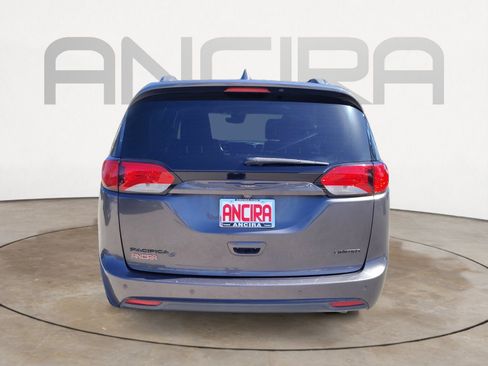 Used 2019 Chrysler Pacifica Limited w/ Advanced Safetytec Group FWD image 9