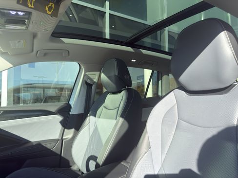 New 2026 Volkswagen Tiguan SE image 8