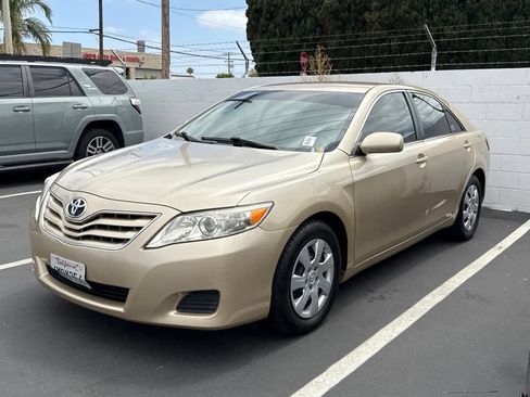 Used 2010 Toyota Camry LE FWD image 3