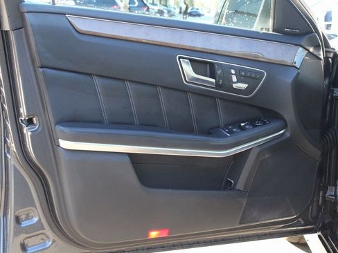 Used 2016 Mercedes-Benz E 400 4MATIC Sedan image 15