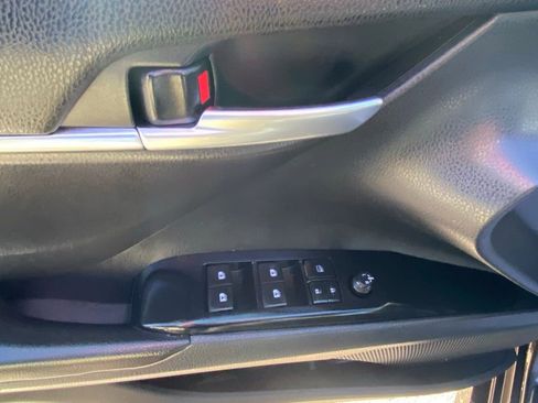 Used 2018 Toyota Camry LE image 20