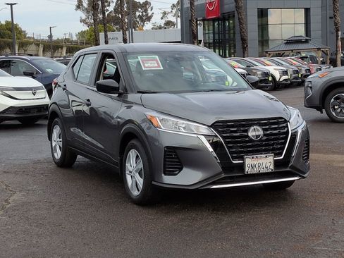 Certified 2025 Nissan Kicks Play S image 2