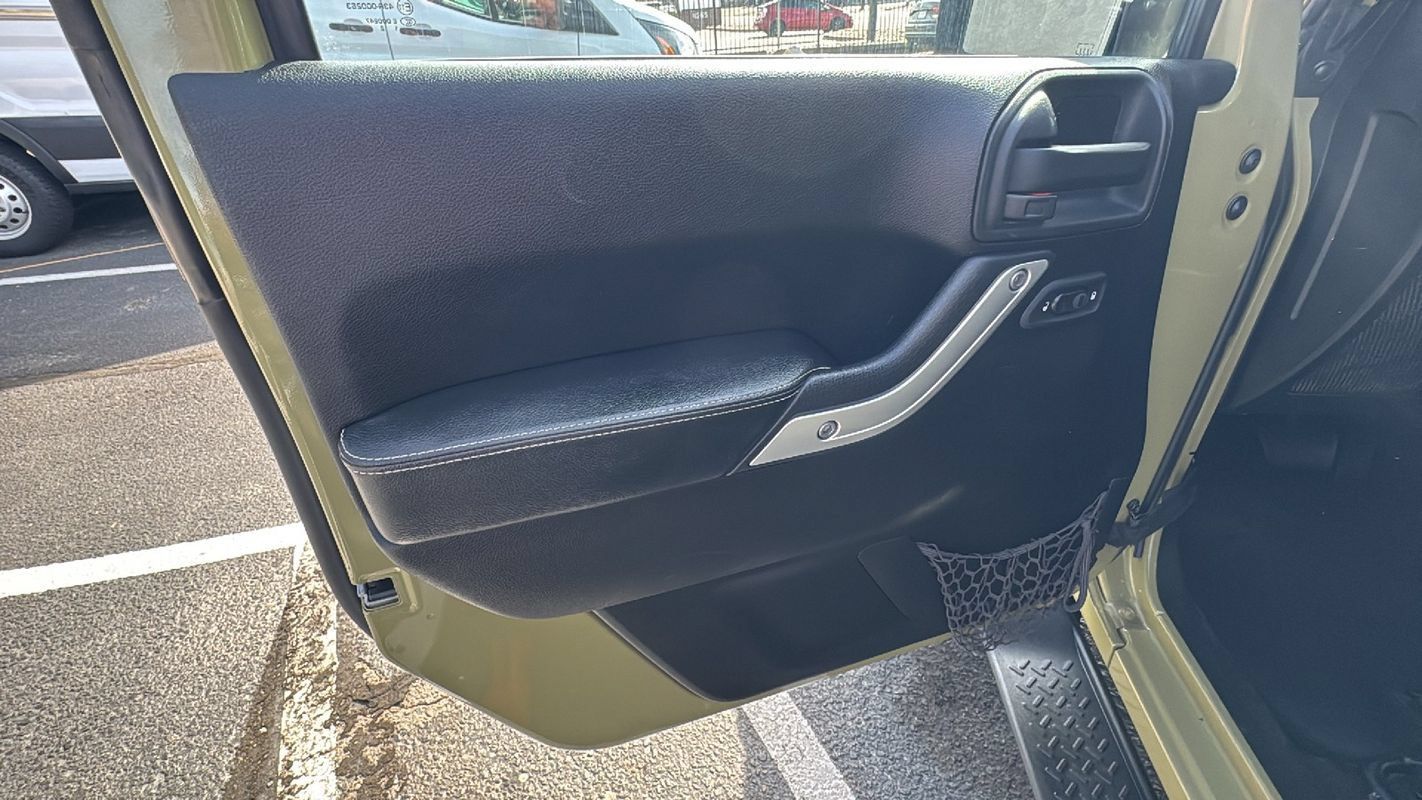 Used 2013 Jeep Wrangler Unlimited Sport AWD/4WD image 15