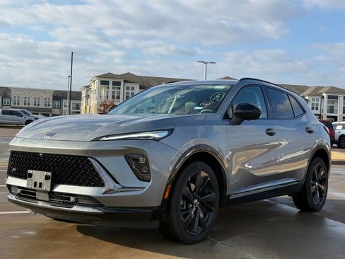 Certified 2025 Buick Envision Sport Touring image 3