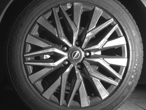 Used 2025 Nissan Altima 2.5 SV image 12