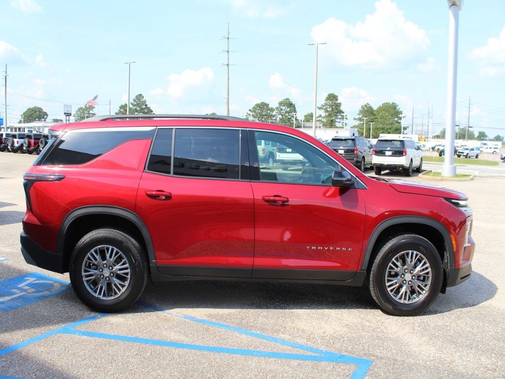 Used 2026 Chevrolet Traverse LT AWD/4WD image 4