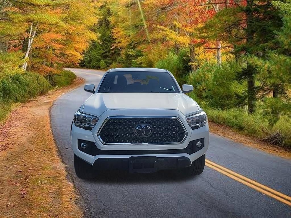 Used 2018 Toyota Tacoma TRD Off-Road AWD/4WD image 9