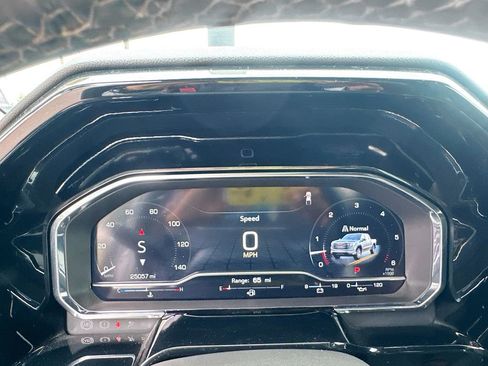 Used 2025 GMC Sierra 1500 SLT image 15