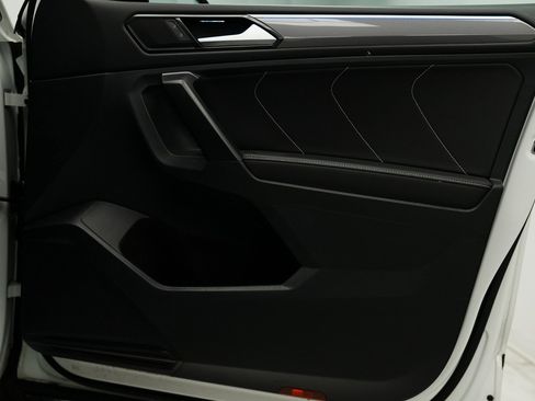 Used 2024 Volkswagen Tiguan SE R-Line image 43