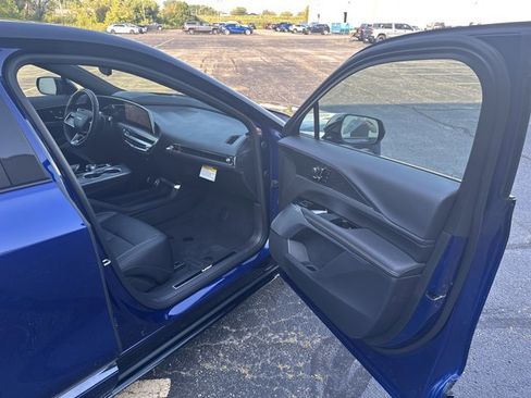 New 2026 Cadillac Lyriq V w/ LPO, Floor Liner Package image 32