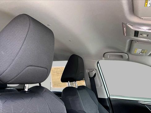 Used 2022 Toyota RAV4 XLE FWD image 14
