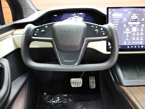 Used 2023 Tesla Model X image 41