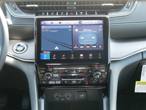 New 2025 Jeep Grand Cherokee Limited w/ Black Appearance Package image 10