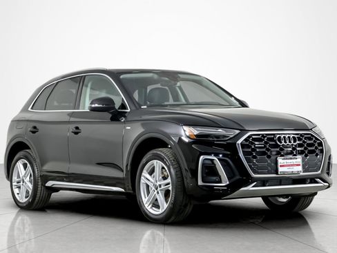 Used 2024 Audi Q5 e Premium Plus w/ Premium Plus Package image 7