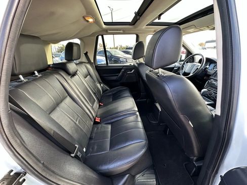 Used 2015 Land Rover LR2 HSE image 12