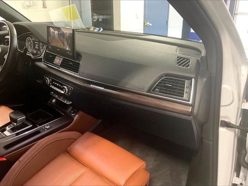 Used 2023 Audi Q5 e Premium Plus w/ Premium Plus Package AWD/4WD image 13
