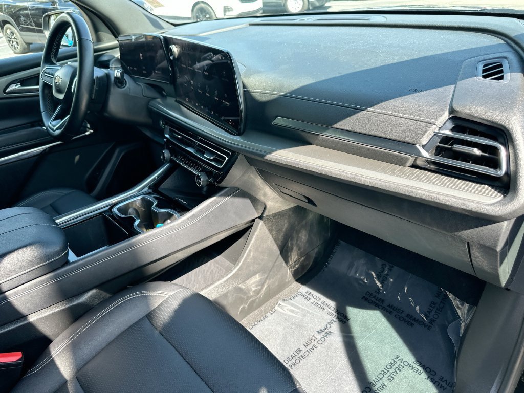 Used 2025 Chevrolet Traverse LT AWD/4WD image 28