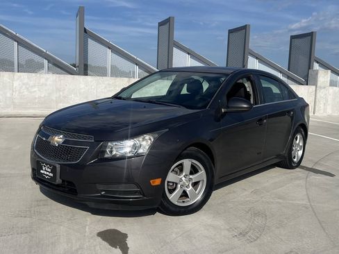 Used 2014 Chevrolet Cruze LT FWD image 2