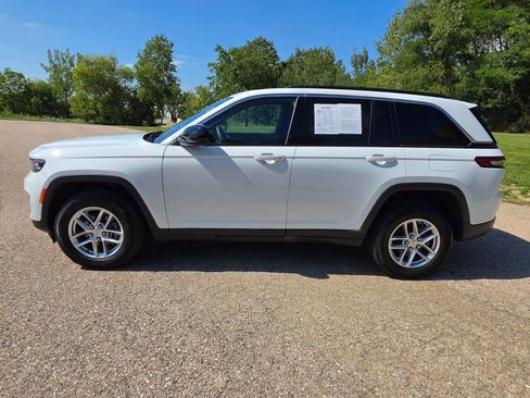 Used 2025 Jeep Grand Cherokee Laredo X AWD/4WD image 5