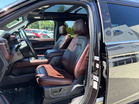 Used 2024 Ford Expedition Max Limited AWD/4WD image 10