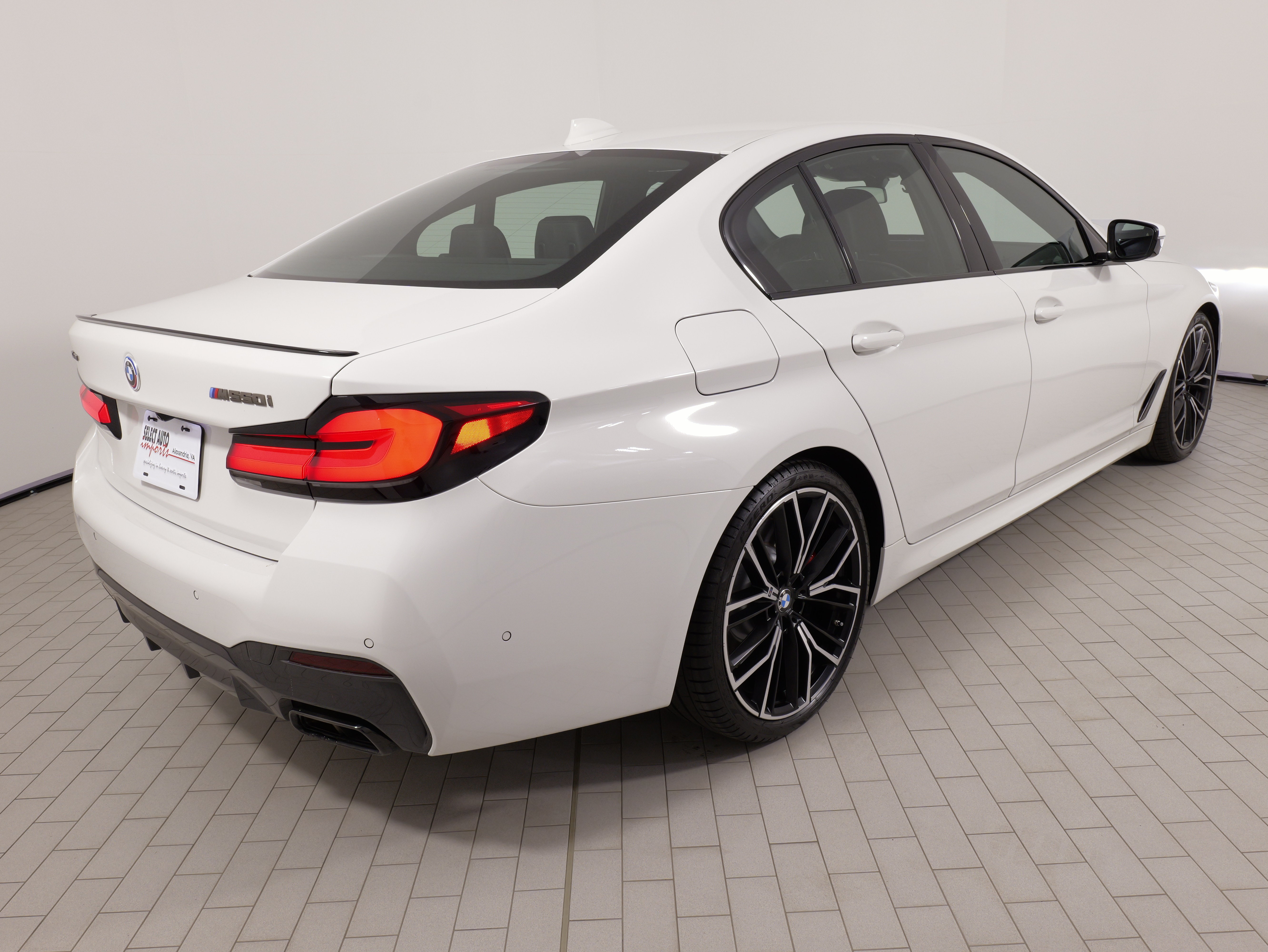 Used 2023 BMW M550i xDrive w/ Executive Package AWD/4WD image 14