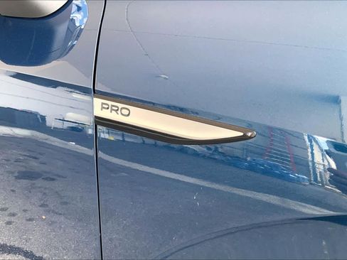 Used 2023 Volkswagen ID.4 Pro RWD image 9