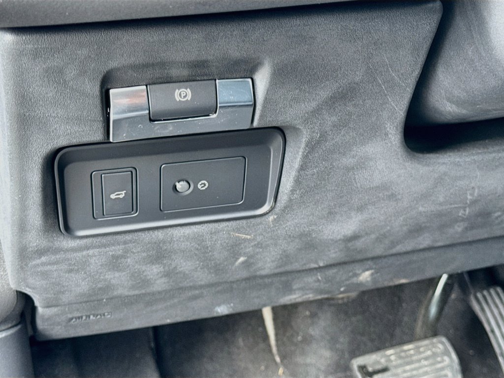 Used 2023 Land Rover Discovery Sport S AWD/4WD image 10