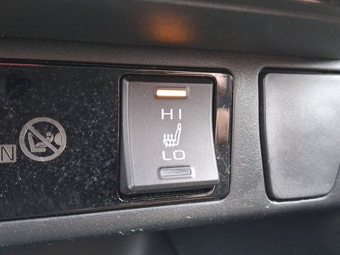 Used 2023 Toyota RAV4 SE w/ Weather & Moonroof Package image 25