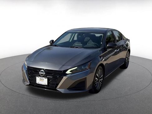 Used 2025 Nissan Altima 2.5 SV image 7