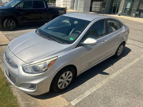 Used 2016 Hyundai Accent SE FWD image 1