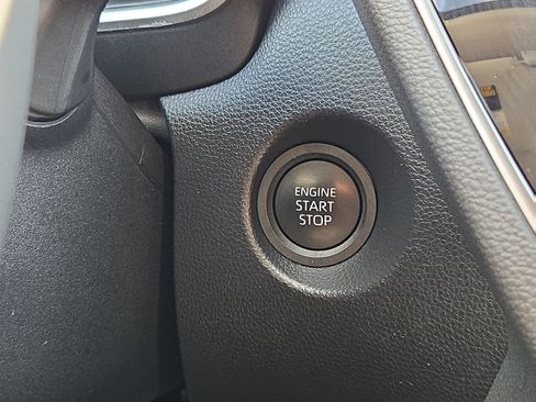 Used 2026 Toyota Corolla Cross XLE FWD image 20