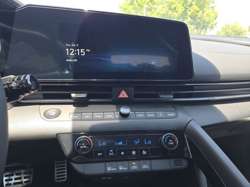 New 2025 Hyundai Elantra SEL image 18